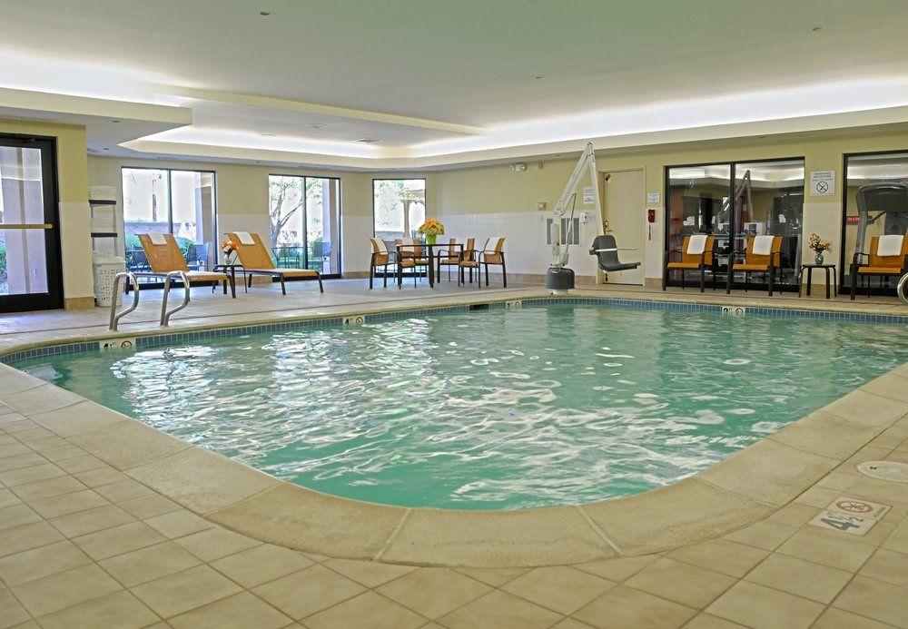 Отель Courtyard By Marriott Colorado Springs South Экстерьер фото