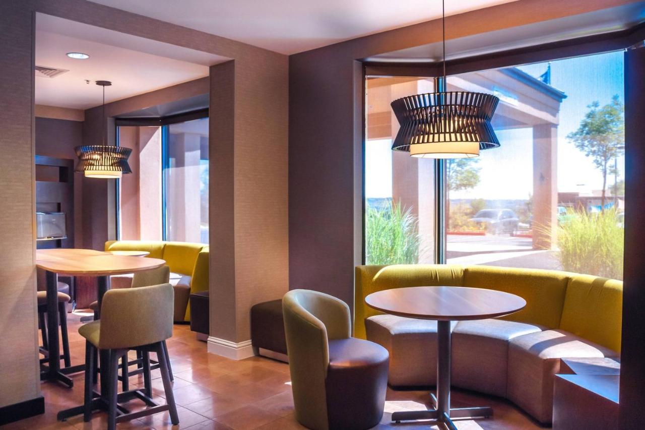 Отель Courtyard By Marriott Colorado Springs South Экстерьер фото
