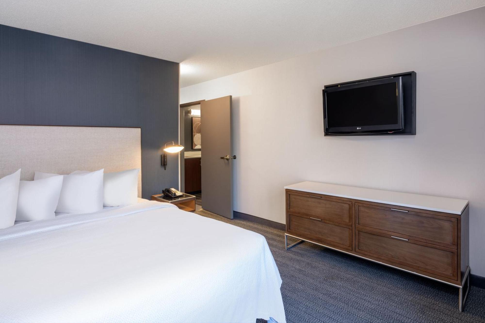 Отель Courtyard By Marriott Colorado Springs South Экстерьер фото