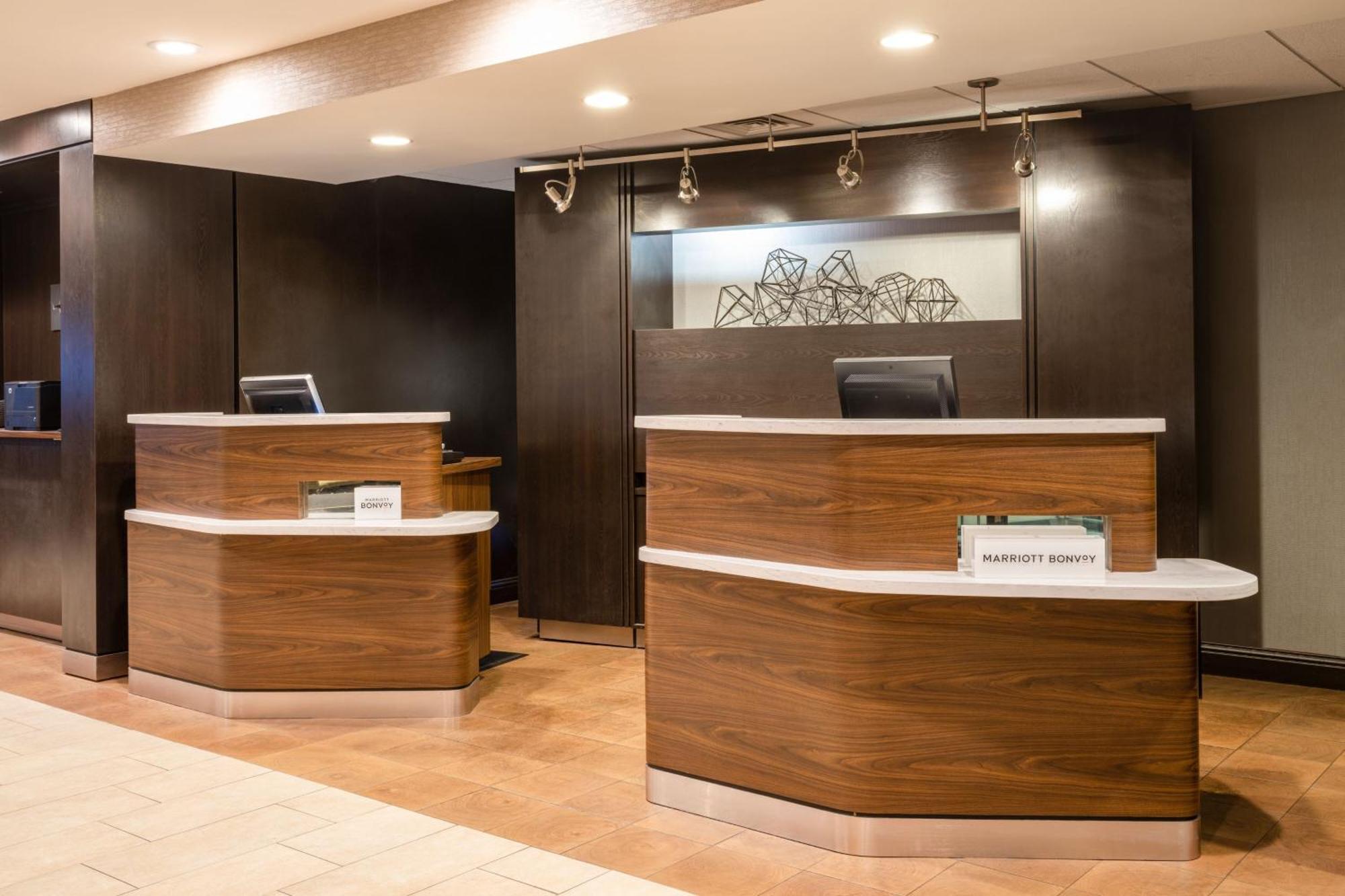 Отель Courtyard By Marriott Colorado Springs South Экстерьер фото