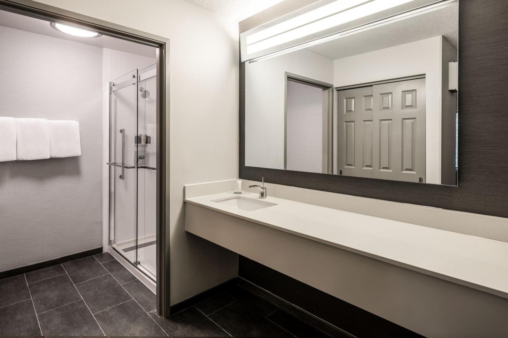 Отель Courtyard By Marriott Colorado Springs South Экстерьер фото