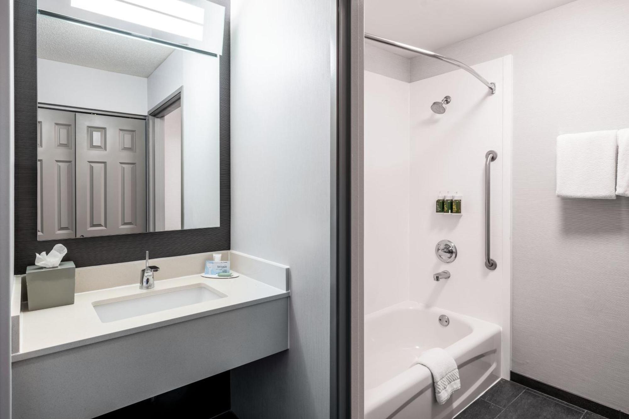 Отель Courtyard By Marriott Colorado Springs South Экстерьер фото
