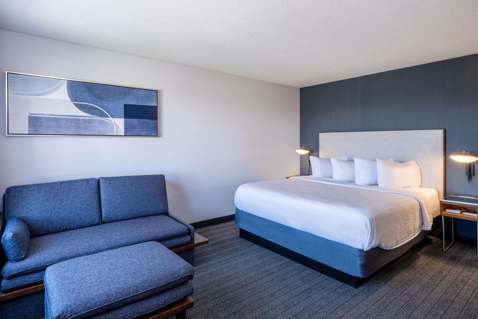 Отель Courtyard By Marriott Colorado Springs South Экстерьер фото