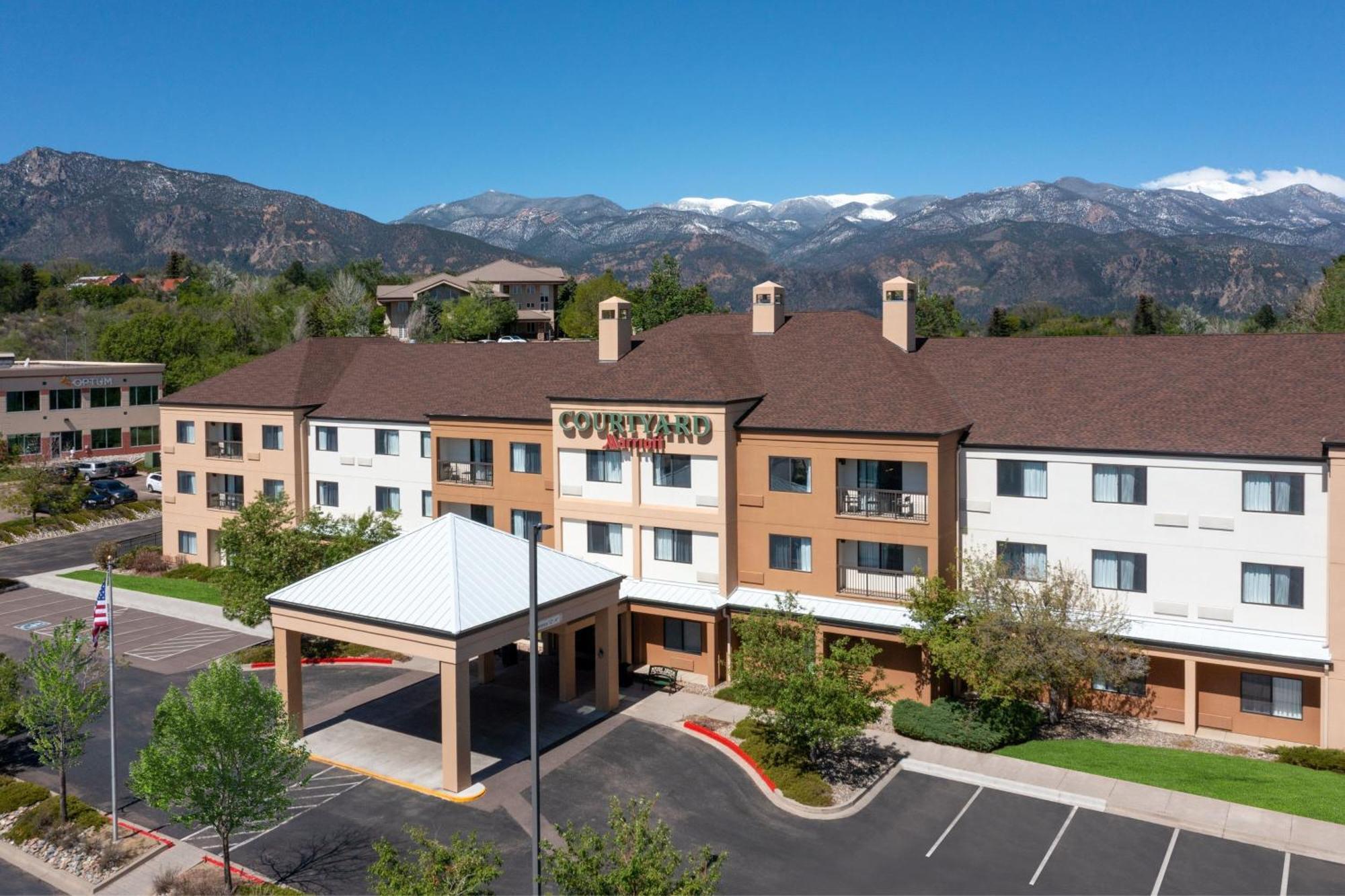 Отель Courtyard By Marriott Colorado Springs South Экстерьер фото