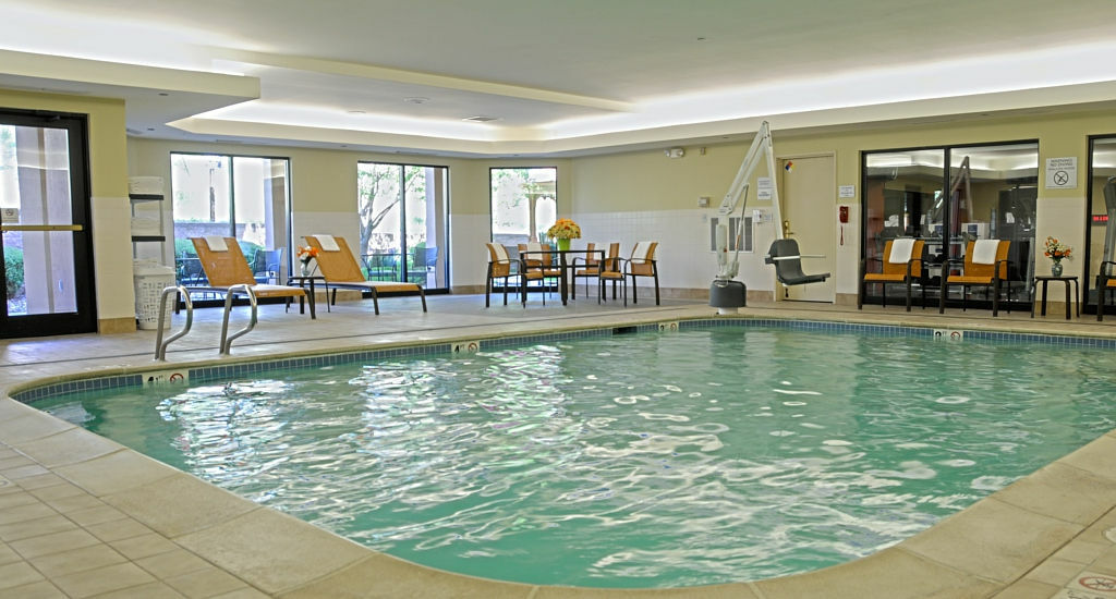 Отель Courtyard By Marriott Colorado Springs South Экстерьер фото